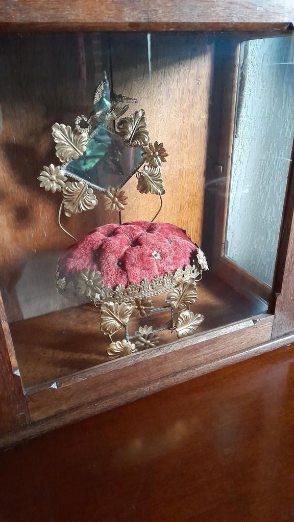 BRUIDSSTOELTJE, BRUIDSKUSSEN, BRUIDS STOELTJE, KUSSEN ANTIEK, Antiek en Kunst, Curiosa en Brocante, Ophalen of Verzenden