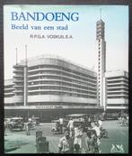 Bandoeng, beeld van een stad - R.P.G.A. Voskuil (1996), Boeken, Ophalen of Verzenden, Zo goed als nieuw