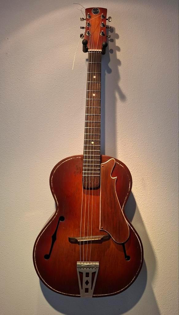 EGMOND 50er jaren Eindhoven, Muziek en Instrumenten, Snaarinstrumenten | Gitaren | Akoestisch, Gebruikt, Western- of Steelstringgitaar