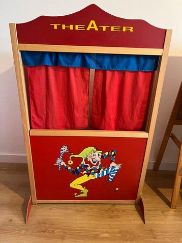 Poppenkast beschikbaar voor biedingen