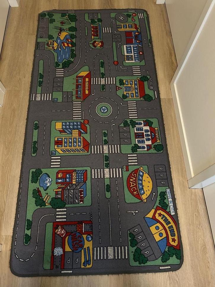 Speelkleed met straten en gebouwen - 94x201cm, Kinderen en Baby's, Speelgoed | Speelkleden, Gebruikt, Ophalen