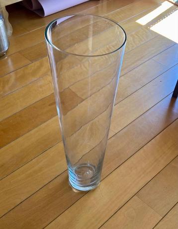 Hoge glazen vaas 70cm beschikbaar voor biedingen