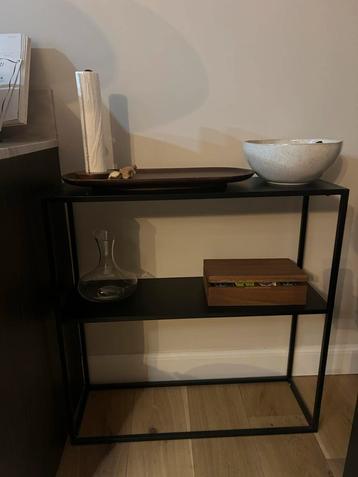Sidetable beschikbaar voor biedingen