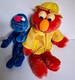 2 Sesamstraat vriendjes Elmo in regenpak & Grover als Grover, Ophalen of Verzenden, Zo goed als nieuw, Overige typen