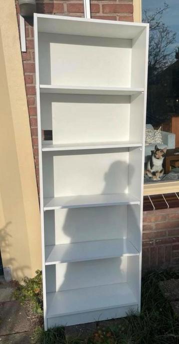 Witte Boekenkast met Planken beschikbaar voor biedingen