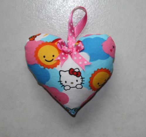 nieuw- Hello Kitty kasthanger/ hartje, Kinderen en Baby's, Kinderkamer | Inrichting en Decoratie, Nieuw, Wanddecoratie, Ophalen of Verzenden