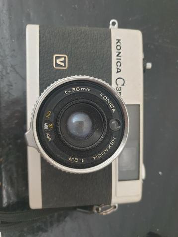 Konica C35 fotocamera  met extra flitser.