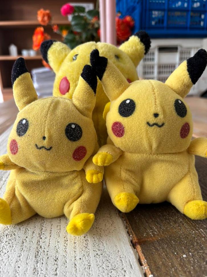 Drie Pikachu knuffels van Pokemon, Kinderen en Baby's, Speelgoed | Knuffels en Pluche, Zo goed als nieuw, Overige typen, Ophalen
