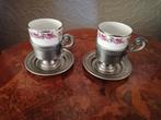 Decoratieve tin/porselein koffiekopjes met schotel 2 stuks, Ophalen of Verzenden