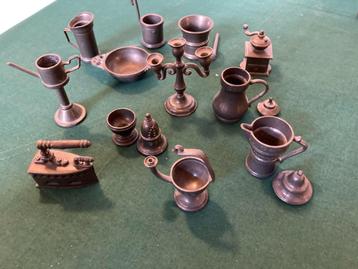 12 Tinnen miniaturen. beschikbaar voor biedingen