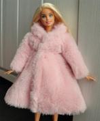 Barbie kleding nieuw - Bontjas lange jas winterjas lichtroze, Ophalen of Verzenden, Nieuw, Barbie