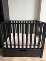 TWF box met ruime lade, Puck matras en Koeka wafel boxkleed, Ophalen, Zo goed als nieuw, Rechthoekig, In hoogte verstelbaar