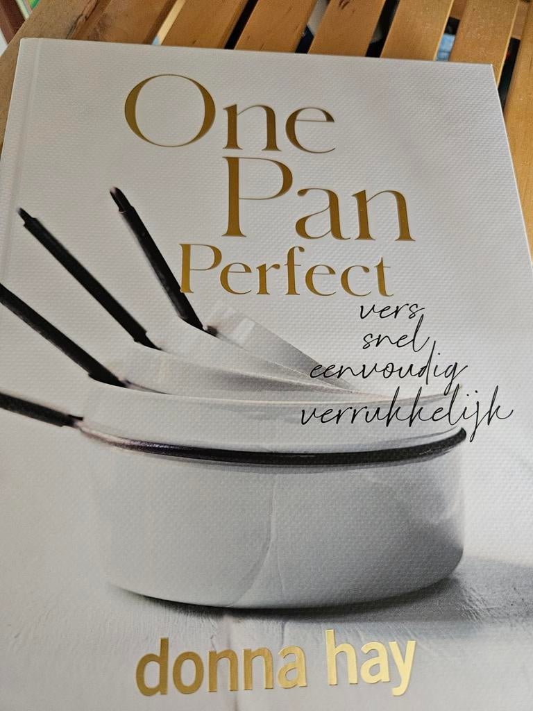 Donna Hay - One Pan Perfect: Makkelijk & Heerlijk!, Donna Hay, Ophalen of Verzenden, Gezond koken, Overige gebieden