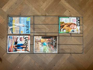 Tijdschriften rek  beschikbaar voor biedingen