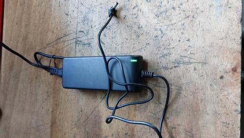 24VOLT 5Amp gestabiliseerde Voeding kortsluitvast + snoer, Hobby en Vrije tijd, Elektronica-componenten, Gebruikt, Ophalen of Verzenden