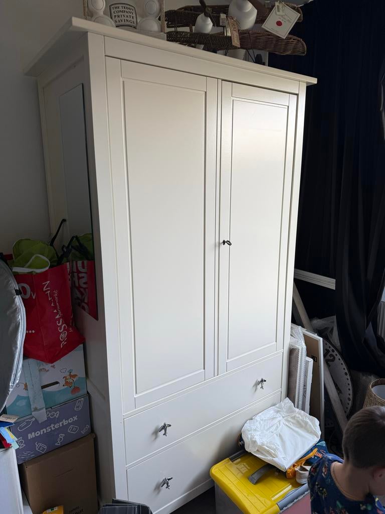 Mooie Hemnes kledingkast, Huis en Inrichting, Kasten | Kledingkasten, Ophalen, 100 tot 150 cm, Zo goed als nieuw, Met lade(s)