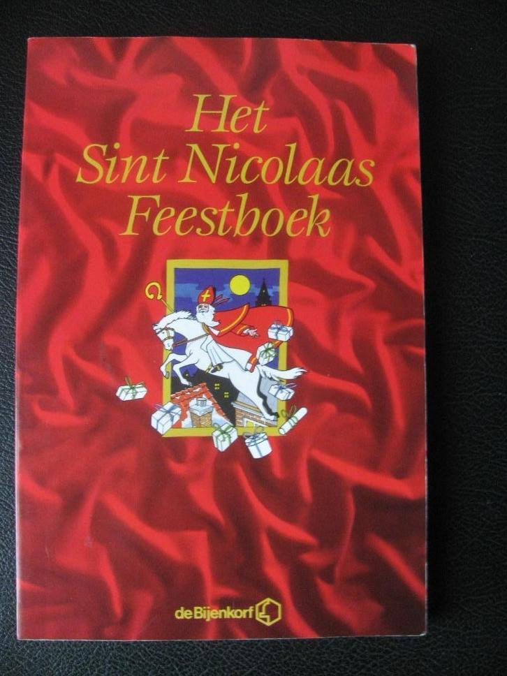 Sinterklaas Boek - Het Sint Nicolaas Feestboek / Bijenkorf, Diversen, Sinterklaas, Gebruikt, Verzenden