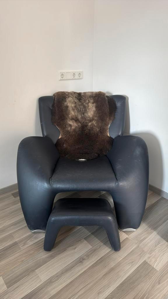 Leolux leren fauteuil met voetensteun + kleedje, Huis en Inrichting, Fauteuils, Gebruikt, Leer, 75 tot 100 cm, 75 tot 100 cm, Ophalen