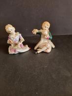 Meisje en jongen zittend jongen met fluit meisje met boek, Verzamelen, Beelden en Beeldjes, Ophalen of Verzenden, Zo goed als nieuw