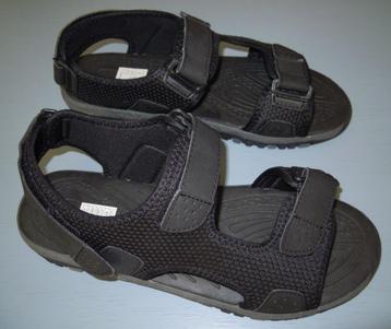 Nooit gedragen: lichtgewicht heren sandalen beschikbaar voor biedingen