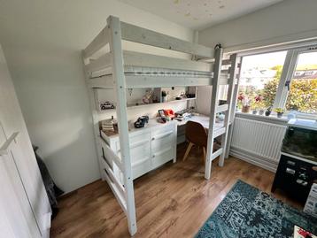 Hoogslaper met bureau beschikbaar voor biedingen