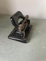 Vintage zwart metalen perforator., Ophalen