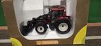 Valtra met voorlader Universal Hobbies, Ophalen of Verzenden, Nieuw, Tractor of Landbouw, Universal Hobbies