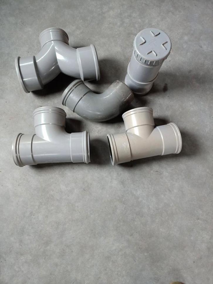 PVC stukken, Doe-het-zelf en Verbouw, Buizen en Afvoer, Zo goed als nieuw, Bochten, Pvc, Ophalen of Verzenden