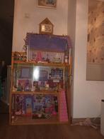 Poppen huis van kidskraft met een heleboel spulletjes erbij, Verzamelen, Poppenhuizen en Toebehoren, Ophalen, Zo goed als nieuw