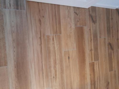 Keramisch hout, plavuizen in hout (40m2) kleur walnoot, Doe-het-zelf en Verbouw, Vloerdelen en Plavuizen, Nieuw, Plavuizen, Steen of Klei