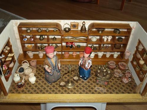 1930 OOSTERSE WINKEL COMPLEET MET 2 OF 3 CELLULOID POPJES PE, Antiek en Kunst, Antiek | Speelgoed, Ophalen of Verzenden