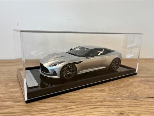Aston Martin DB12 Motorhelix zilver 1:18, Hobby en Vrije tijd, Modelauto's | 1:18, Nieuw, Auto, Overige merken, Ophalen of Verzenden