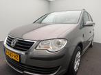 Volkswagen Touran 1.6 75KW 2008 Grijs, Auto's, Voorwielaandrijving, 74 €/maand, 4 cilinders, 7 stoelen