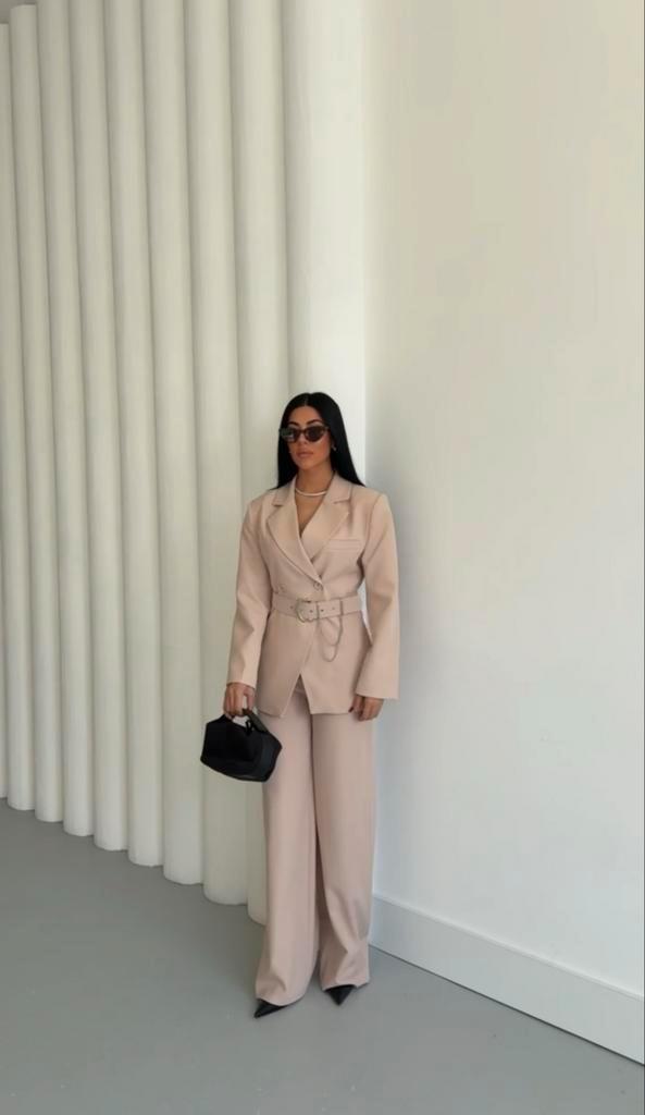 Beige Dameskostuum Nieuw - Maat 42 (XL), Kleding | Dames, Jasjes, Kostuums en Pakken, Nieuw, Kostuum of Pak, Maat 42/44 (L), Beige