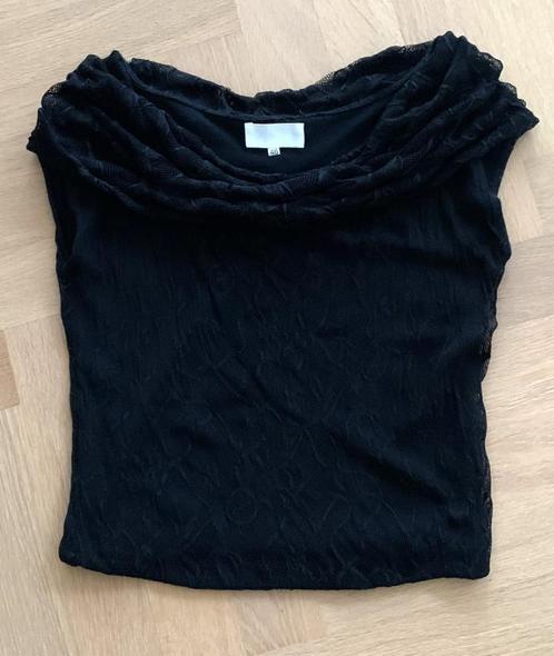 Zwarte kant top Simultaneous - nieuwstaat., Kleding | Dames, Tops, Zo goed als nieuw, Maat 38/40 (M), Zwart, Zonder mouw, Ophalen of Verzenden