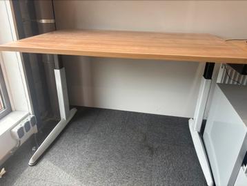 Verstelbaar sta-zit bureau 