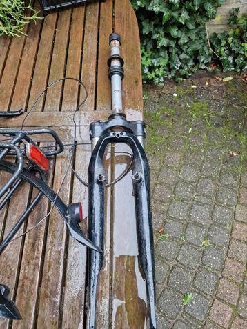 Diverse Fietsonderdelen wielen, magura remmen, etc beschikbaar voor biedingen