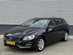 Volvo V60 1.6 T3 Momentum AUTOMAAT, TREKHAAK, Auto's, Volvo, Gebruikt, 4 cilinders, 150 pk, Zwart