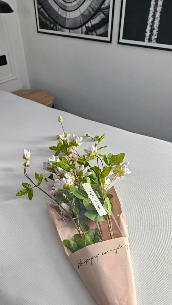 Nieuw boeket zijden passiebloempaars wit takken passiflora, Huis en Inrichting, Woonaccessoires | Kunstplanten en Kunstbloemen