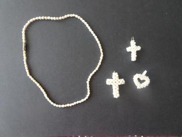 Ketting en hangertjes (zoetwaterparels) beschikbaar voor biedingen