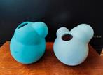 Serax Maison d'être 2x bijzonder vormgegeven keramieken vaas, Huis en Inrichting, Woonaccessoires | Vazen, Gebruikt, Blauw, Aardewerk of Porselein