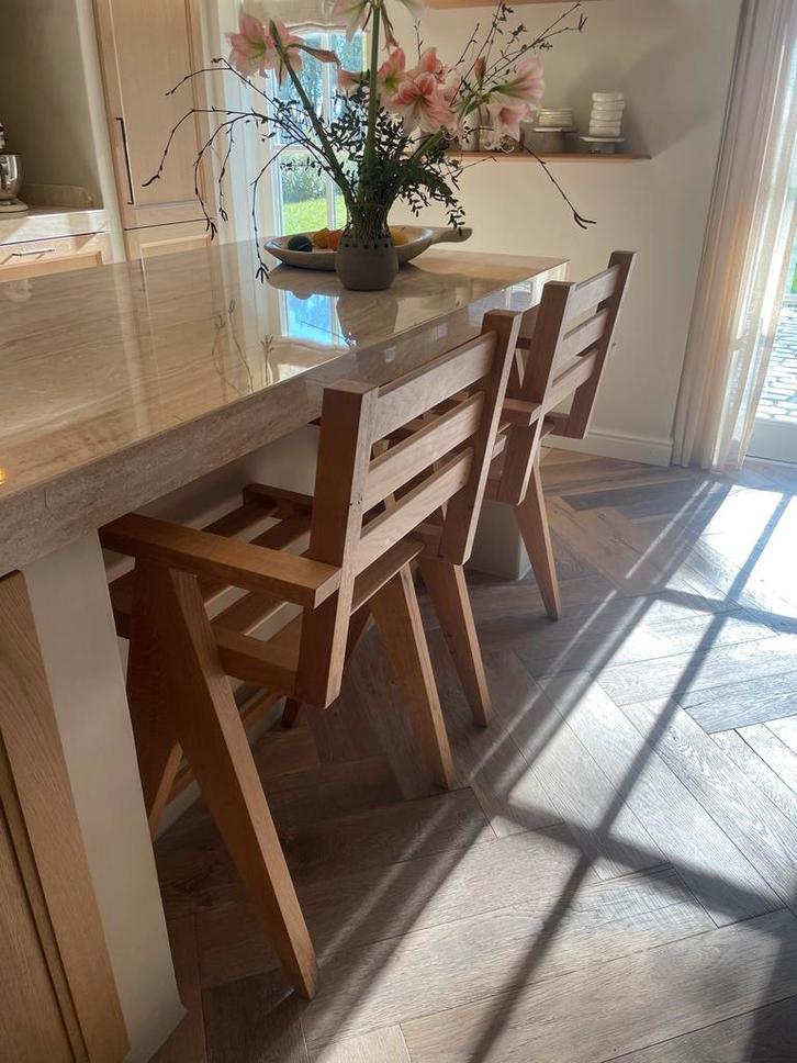 Handgemaakte Scandinavische barkrukken - Eikenhout, Huis en Inrichting, Barkrukken, Zo goed als nieuw, 60 tot 90 cm, Hout, 2 krukken