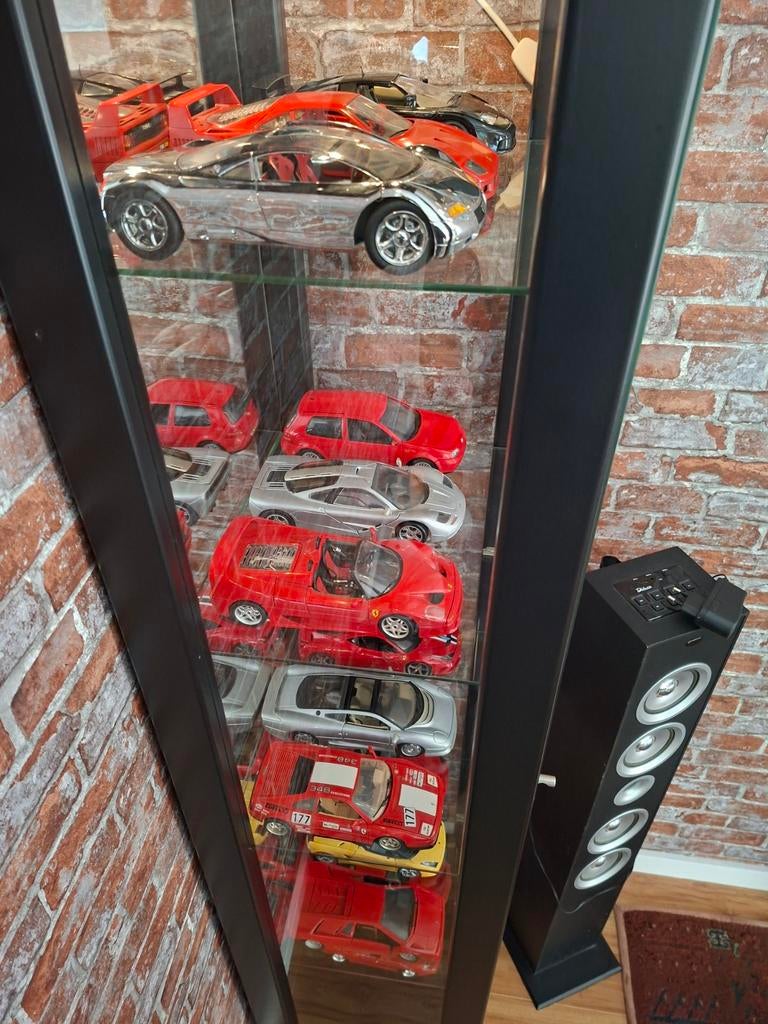 Vitrinetkast met 14 modelauto's schaal 1:18, Ophalen, Overige merken