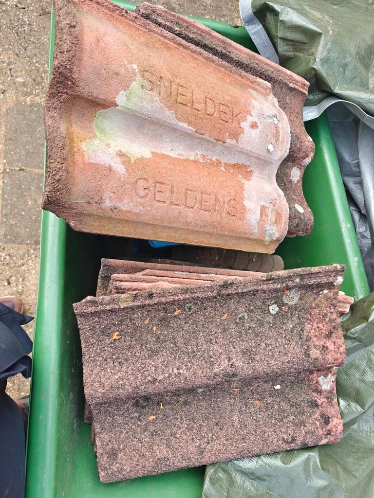 16 Gebruikte Sneldek Geldens Dakpannen, Ophalen of Verzenden
