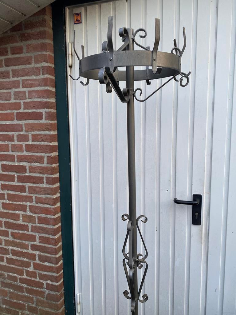 Smeedijzeren zware jaren 60/70 staande kapstok, Ophalen, Zo goed als nieuw, Metaal, Staande kapstok