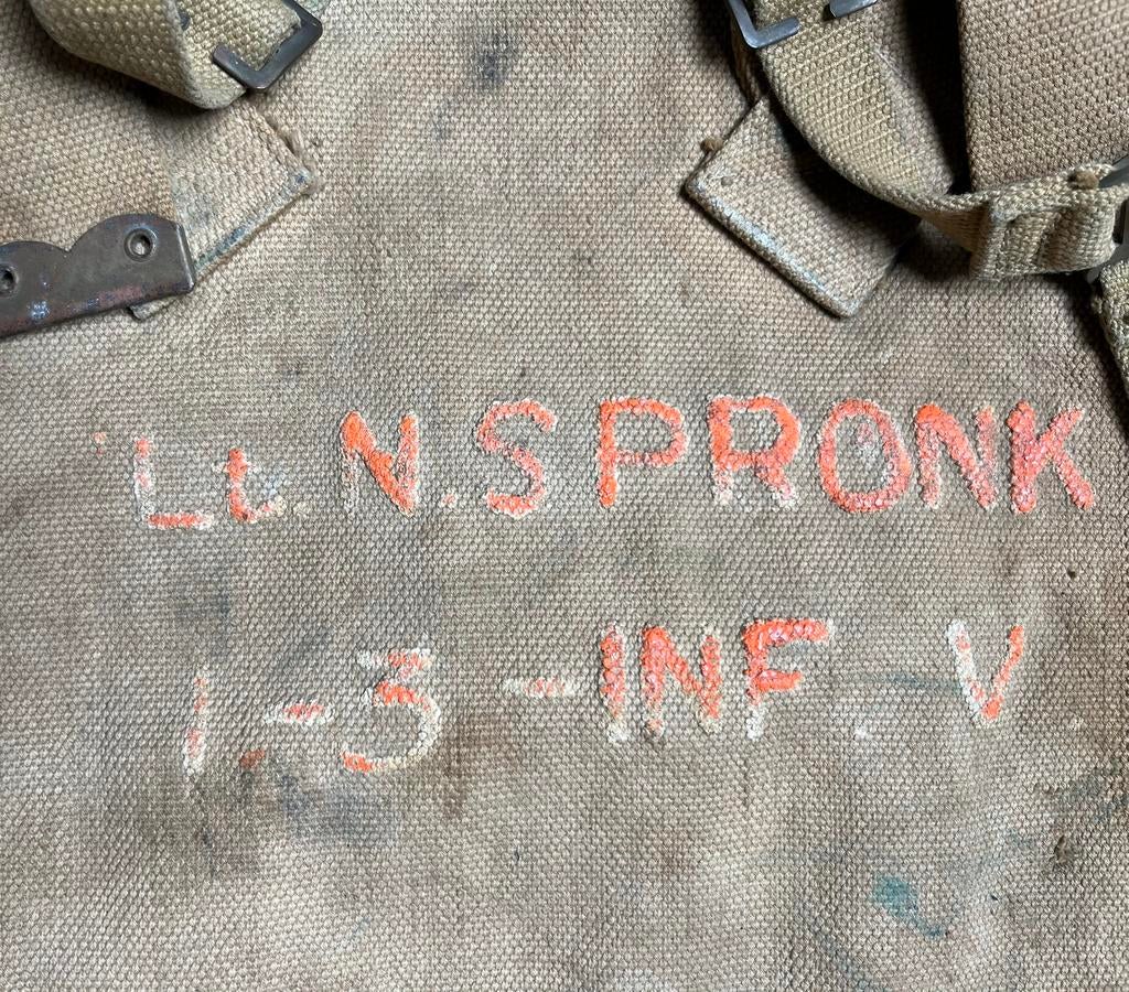 Uniek KNIL ransel op naam inf V, Ophalen of Verzenden, Landmacht, Nederland, Embleem of Badge