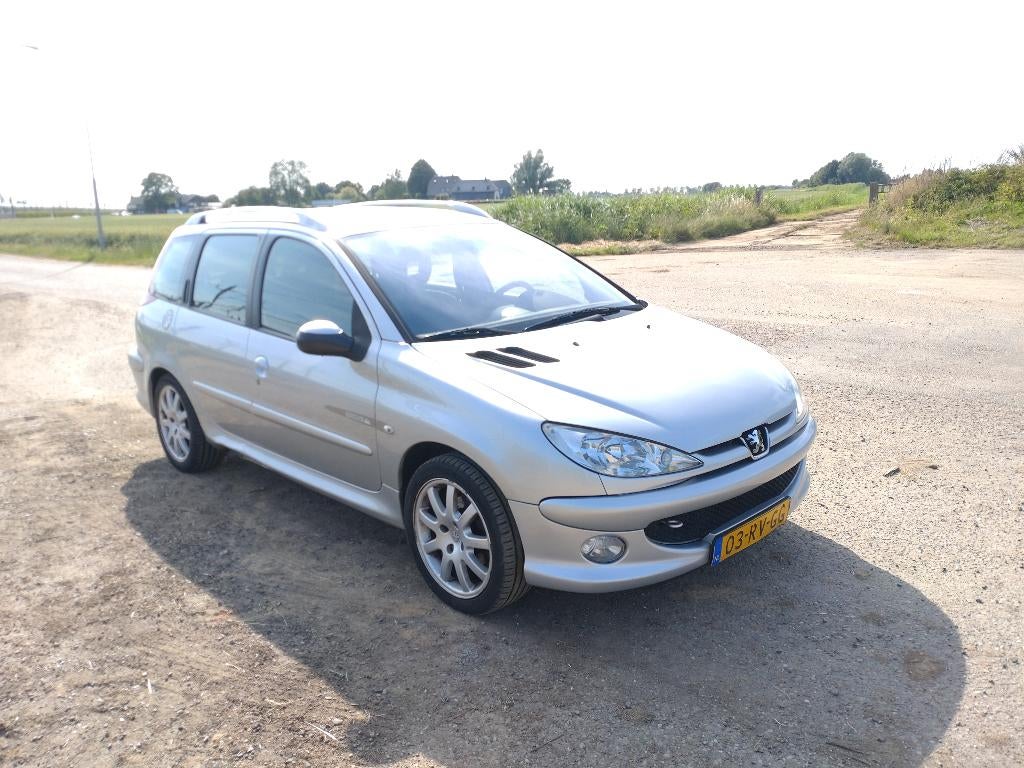 Peugeot 206 1.6 16V SW 2005 Grijs Trekhaak NIEUWE APK, Auto's, Peugeot, Voorwielaandrijving, 15 km/l, 40 €/maand, 4 cilinders