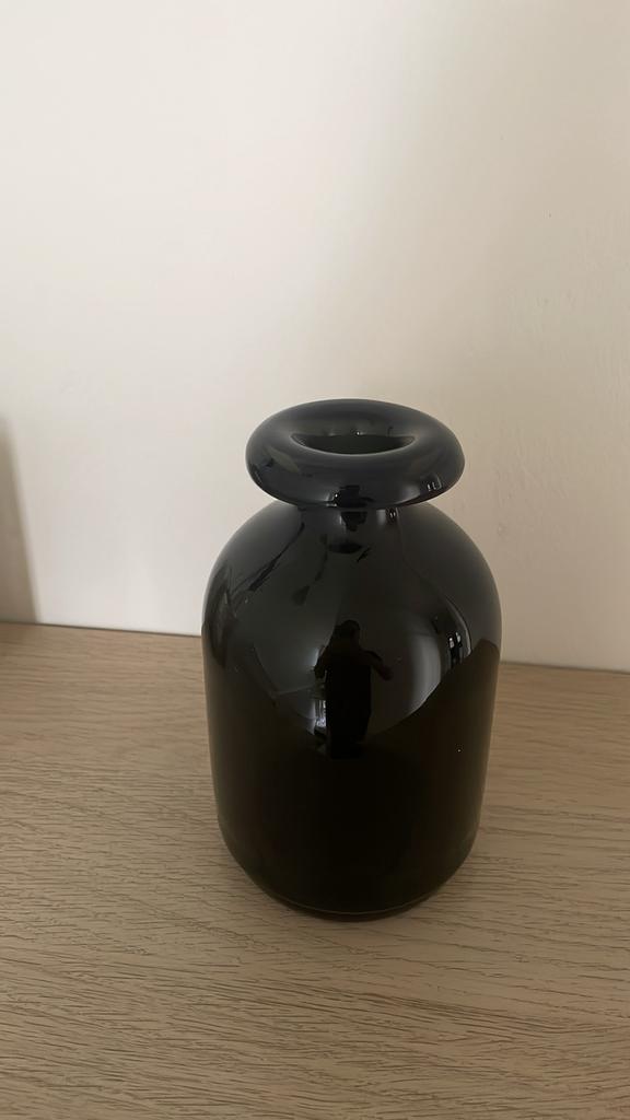 Zwarte Ikea vaas, Huis en Inrichting, Woonaccessoires | Vazen, Zwart, Ophalen of Verzenden, Minder dan 50 cm, Glas