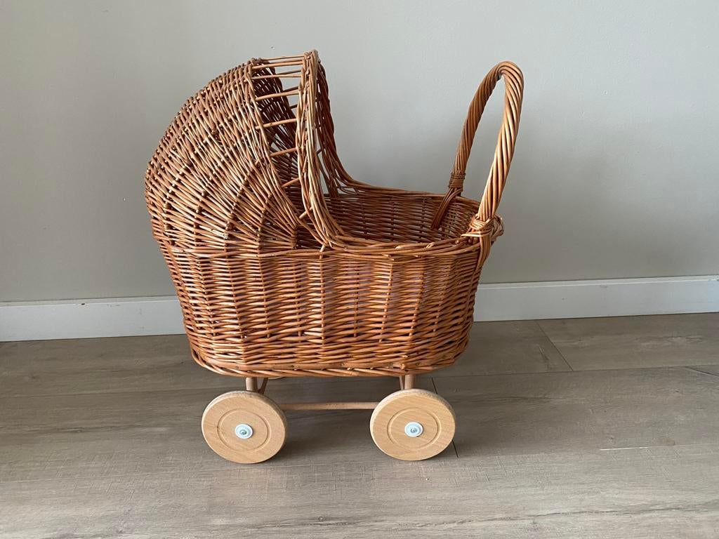 Rieten poppenwagen van Dille & Kamille, Kinderen en Baby's, Speelgoed | Poppen, Ophalen, Zo goed als nieuw