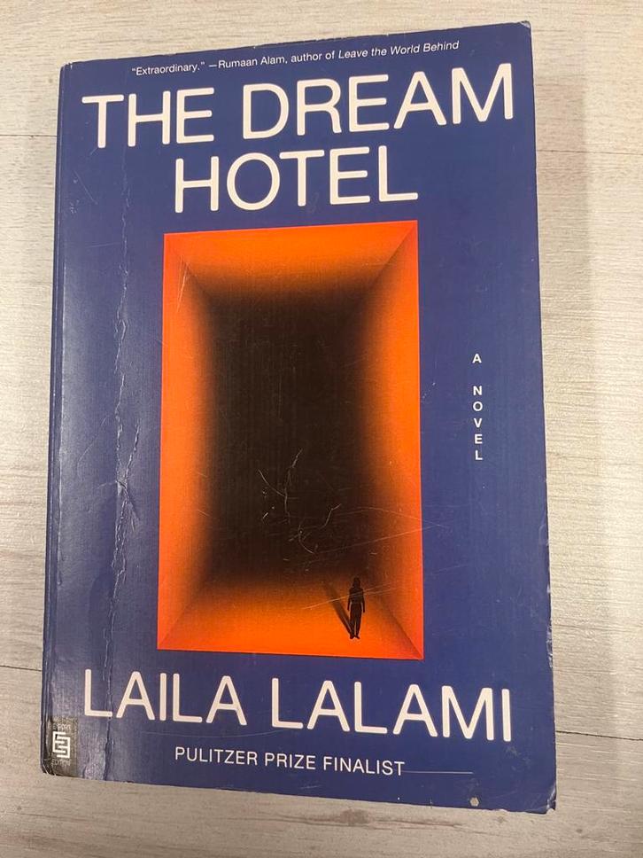 The Dream Hotel - Laila Lalami (Engels), Boeken, Taal | Engels, Gelezen, Fictie, Ophalen of Verzenden